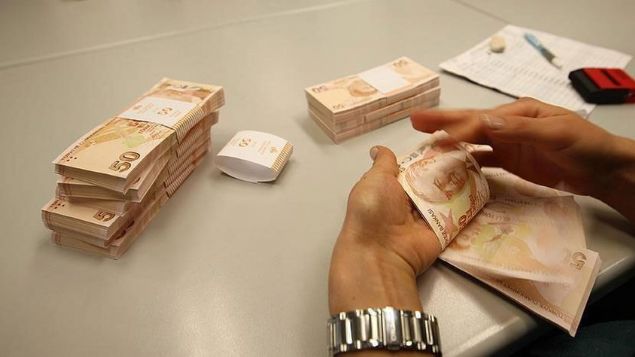   �5 farkl� yerde sigortal� �al���labilir�    <br><br>     5 farkl� yerde sigortal� �al���labilece�ini a��klayan Nacar, �Halk�m�z genelde bir yerde sigortal� �al�yor. Oysa bug�n isterlerse y�ksek emekli maa�� alabilmek i�in de 5 yerde,3 yerde ve farkl� yerlerde sigortal� �al���labilir ve primlerinin de yatmas� laz�m. Buralardaki �al��ma sonunda ki�i emekli ayl��� alaca�� zaman, SGK'ya oradaki sicil numaralar�n� yaz�p emekli talebinde bulunabilir.   