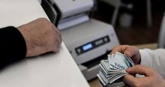   'Art�k prim kazan� ne kadar fazlaysa o kadar y�ksek maa� al�rs�n�z'<br><br>     Art�k prim kazan� ne kadar fazlaysa o kadar y�ksek maa� al�naca��na vurgu yapan Nacar, �SGK'n�n 30 Nisan 2008'den �nce yapm�� oldu�u bir sistem vard�. �al��an� reformdan �nce g�n baz�na g�re emekli yap�yorduk. 9 bin g�n�n varsa o g�n �zerinden maa��n� y�ksek al�yordun. Oysa ki bug�n�n �artlar�nda Cumhurba�kan�m�z Recep Tayyip Erdo�an'�n getirtmi� oldu�u sistemde art�k prim kazan� ne kadar fazlaysa o kadar y�ksek maa� al�rs�n�z. Ba�-Kur 30 Nisan 2008'den sonra enflasyonda art�� var ancak SGK'da d��me g�zlemlendi. Bunun i�in herkesi Ba�-Kur'dan emekli olmaya davet ediyorum� dedi.   