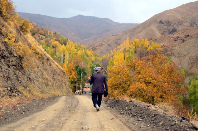   'Hizan'n doas bizi gemie gtryor. Gemite yaadm kylerimizin hemen hemen ayns. nallah yaplarla burann doasn bozmazlar. Kylerde ok ilgi grdk. Misafirperver insanlarmz bizi ok iyi karlad.' diye konutu.   
