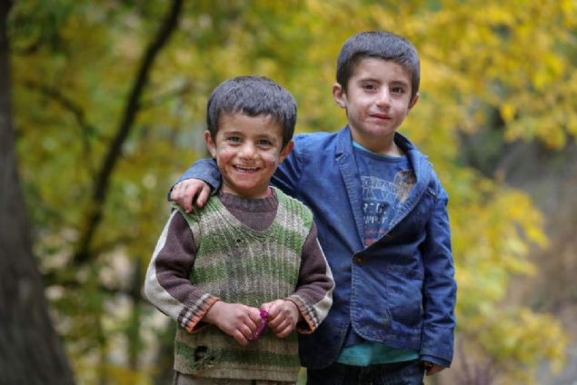    Hizan Kaymakam ve Belediye Bakan Vekili Blent Hamitolu, AA muhabirine yapt aklamada, ilede 10 mahalle, 75 ky ve 35 bin nfus bulunduunu belirterek, Hizan'n Dou Anadolu Blgesi'nin tarih boyunca en nemli yerleim yerlerinden biri olduunu syledi.   