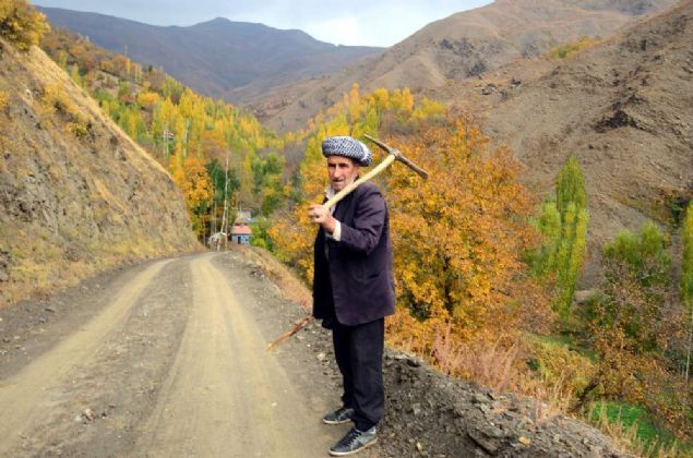     'Buraya atandm gnden beri tek amacmz Hizan'n gerek yzn ortaya karmakt. 29 Ekim bizim iin bir balang oldu. Fotosafari etkinlii dzenledik. Hizan'n krsalnda, merkezinde ve kylerinde sonbaharn gzelliklerini resmedelim istedik.'  