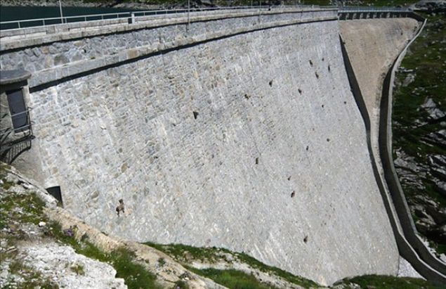     �talya'da da� ke�ileri �l�me meydan okuyor. 