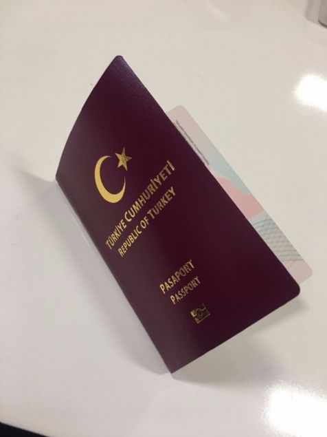  Yeni nesil pasaportlarda kişisel bilgilerin yer aldığı bölüm, TC kimlik kartlarında da kullanılan polikarbon malzemeden imal edilerek, sahteciliğe karşı daha güvenli hale getirilecek. 