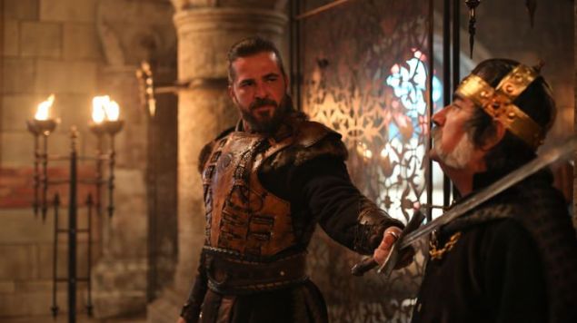  Yang�n dolay�s�yla baz� kost�mler kullan�lamaz hale geldi. Dizinin �ekimlerine yang�n nedeniyle bir s�re ara verildi.     �tfaiye ve polis ekiplerinin yang�nla ilgili incelemesi s�r�yor. 