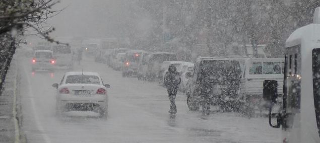    6 Aralk'ta stanbullular dikkat  Aklanan haftalk hava tahmin raporlarna gre ise stanbul'da hafta sonu gneli havann yaanaca tahmin ediliyor. Ancak 4 Aralk Pazartesi gn itibariyle stanbul, yal havann etkisine girecek. 