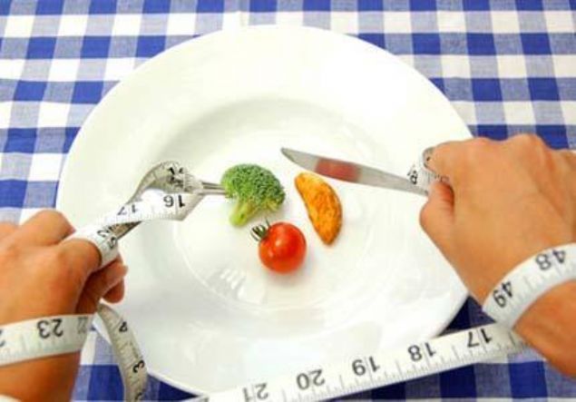 Mutlaka bundan fazla yemesi icap ederse, midesini ��e b�ls�n:   ���te birini yemek, ��te birini su, ��te birini de nefesine ay�rs�n.� (Tirmiri)  