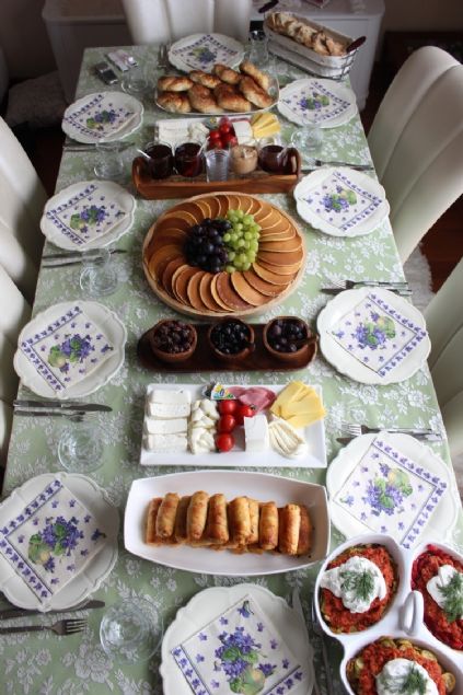 Ak�am yeme�ini ihmal etmemek<br><br>    �Bir miktar hurma bile olsa ak�am yeme�ini yiyiniz, ��nk� ak�am yeme�ini kald�rmak ihtiyarl�k ve g��s�zl��e sebep olur.� (Tirmizi) 