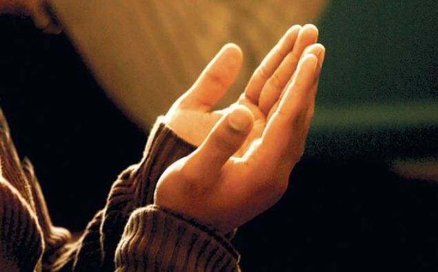 Besmele ile ba�lamak      <br><br>    �Biriniz yemek yerken �Bismillah� desin; ba�ta s�ylemeyi unutursa sonunda �Bismillahi fi evvelini ve ahirihi �Ba��nda da sonunda da Bismillah� desin.� (Ebu Davud, Tirmizi)  