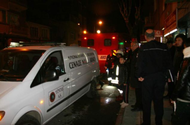 Edinilen bilgilere gre, olay Milli Birlik Caddesi zerindeki bir evde meydana geldi. ddialara gre, uzun sredir tek yaayan Ayhan Altunta (60) isimli adamdan yaklak 2 aydr haber alnamyordu. Evin altnda cep telefonu dkkan ileten Mustafa Bapnar i yerinin tavanndan yere kurtlar dklmesinden phelenince, durumu ev sahipleri olan Abdurrahman Gzeltaa bildirdi.  