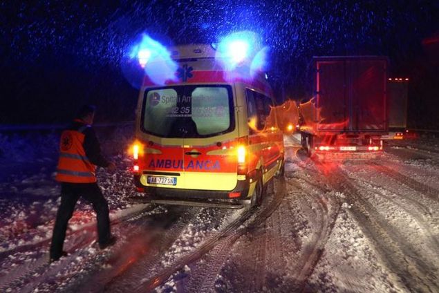  Meteoroloji Genel M�d�rl����nden al�nan tahminlere g�re, hava s�cakl��� g�ney, i� ve do�u b�lgelerde hissedilir derecede (6-10 derece) azalacak.  