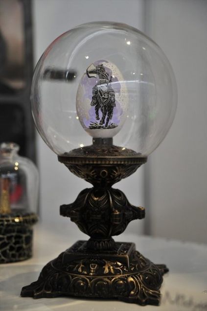   Hat sanat� b�y�l� bir sanatt�r. Bunu yumurta �zerine nak�etmek �ok zordur. 