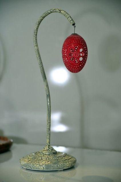  Kazadan sonra y�r�me engelli olan 61 ya��ndaki Hayran, bir etkinli�e kat�lmak �zere geldi�i Bursa'da, AA muhabirine yapt��� a��klamada, hayata yumurta kabu�uyla tutundu�unu s�yledi.  