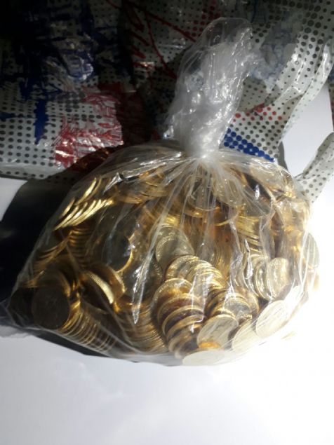  Edinilen bilgiye g�re, Seyhan �l�e Emniyet M�d�rl���ne ba�l� Su� �nleme ve Ara�t�rma ekipleri, Suriye uyruklu 2 ki�inin �lkeye ka�ak yollardan tarihi eser sokarak satmaya �al��t��� ihbar�n� ald�. 