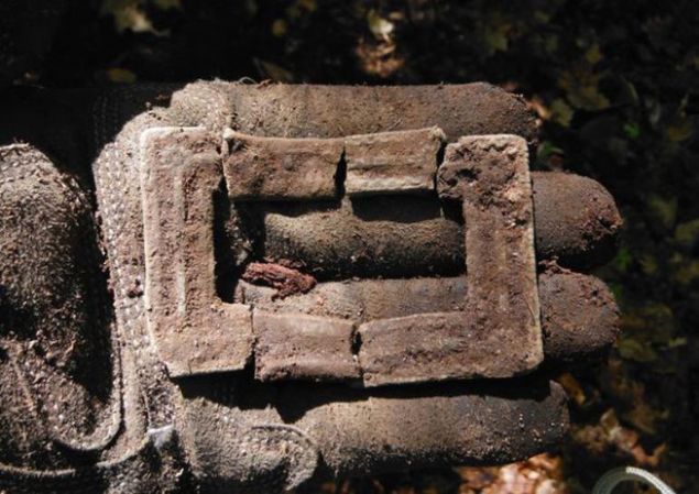 Aradan geen yllar boyunca kimse buraya el srmemitir. lk aamada 27 metreye ularlar ve her  metrede bir ayn mee ktklerinin bulunduu anlalr.  