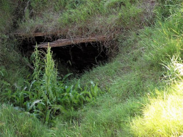 12 metreden sonra ktklerin stnde bir kmr tabakas, 15 metrede bir kat cam macunu, 18 metrede ise bir kat hindistan cevizi lifi bulunur.  