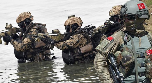 Jandamada en az be� y�l g�rev yapm��, de�erlendirme notu 90 puan ve �zerinde olan subaylar koruma amiri, astsubay ve uzman jandarma �avu�lar ise koruma memuru olarak g�revlendirilecek. G�rev s�releri 1+1 y�l olacak. (Milliyet)   