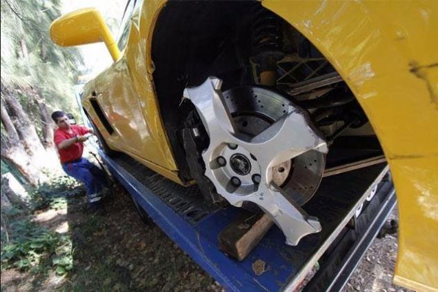  Benzema, bir Barcelona ma sonras Madrid'de bariyerlere arpmt.     