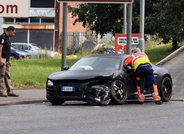  Mario Balotelli, Manchester City'deyken Audi R8'iyle bir trafik kazas geirmiti.     