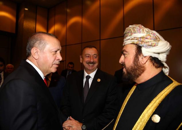        Kud�s'�n t�m inan�lar i�in ta��d��� �neme sayg� duyan Say�n Papa'ya, adil bir bar�� i�in gayret eden akl�selim sahibi Musevilere, K�ptilere, tahkir edilseler de muhkem duru�lar�ndan taviz vermeyen herkese �ahs�m ve milletim ad�na te�ekk�r ediyorum.   