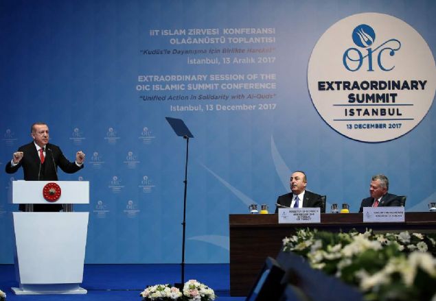          Kud�s karar�yla ate�lenen fitil, Amerika ve �srail ile birlikte t�m insanl��a y�nelik tehditlerin kap�s�n� a�m��t�r. B�lgemizde ya�anan di�er sorunlar, Filistin meselesini bize ve insanl��a asla unutturamaz.     