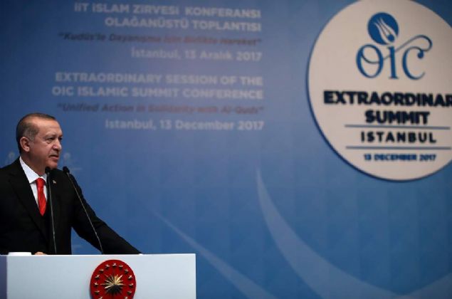          Uluslararas� hukuka, hakkaniyete sahip ��kan �lkeleri, Kud�s'� Filistin devletinin i�gal alt�ndaki ba�kenti olarak tan�maya davet ediyorum. Buradan bir kez daha ifade ediyorum ki Kud�s bizim k�rm�z� �izgimizdir. 