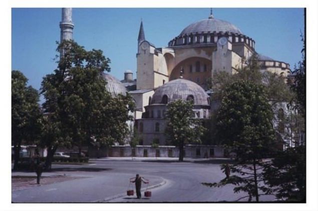 Indiana niversitesi, Charles W. Cushman fotoraf koleksiyonundan eski stanbul... Fotoraflar 1965 ylnda ekilmi. stanbul`un Boaz`dan, arka sokaklarna kadar hi grlmemi halleri sizi bir tarihi gezintiye karacak.     