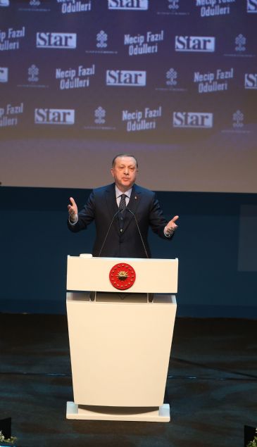  Edebiyat, fikir, sanat d�nyam�za eserleriyle katk�da bulunan bu karde�lerimize ve hocalar�m�za gelecekte yapacaklar� �al��malarda da ba�ar�lar diliyorum    �statla birebir tan��mam 18 ya��nda oldu. �stad�n muhabbeti doyumsuzdu o muhabbetlerde unutulmayacak hat�ralar vard� Allah rahmet eylesin   