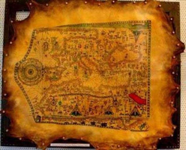                                                                 Silahl� milletin en canl� �rne�i T�rklerdir. Bu diyar k�yl�s�n�n orak, katibinin kalem ve hatta kad�nlar�n�n etek tutu�unda silaha sar�lm�� bir pen�e k�vrakl��� vard�r. T�rk ata biner gibi oturur, ke�fe yollanan asker gibi uyan�k y�r�r. Moltke                                                             