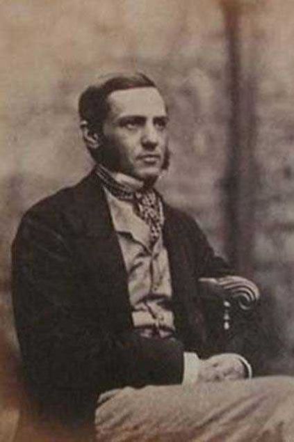                                                                 T�rk dilini incelerken insan zekas�n�n dilde ba�ard��� b�y�k mucizeyi g�r�r�z. Max Muller                                                               