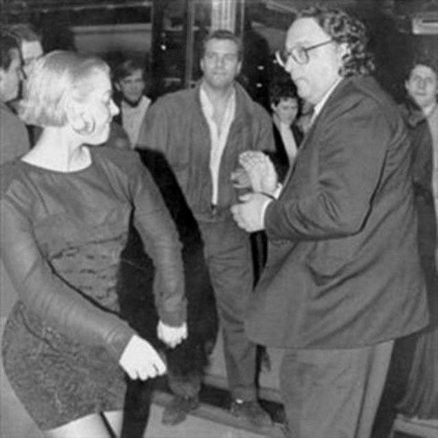                                                                 T�rklerle dost ol, ama d��man olma. Gianni de Michelis                                                               