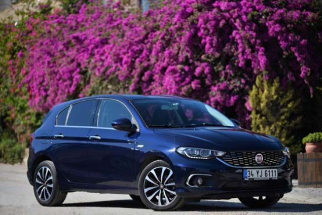 Fiat Egea, hatchback karoseri 95 beygir g�c�ndeki 1.3 Multijet motoru 3.7 lt/100 km�lik yak�t t�ketimine sahip.     