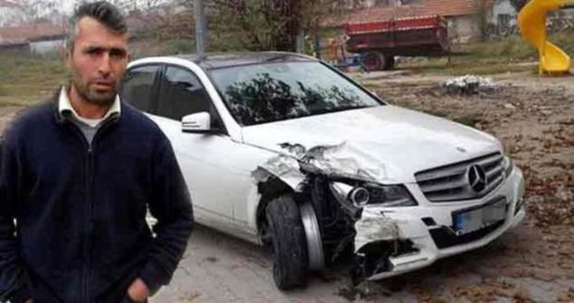 Bir de paran�n mutluluk getirmedi�i, ac� �yk�ler var. Edirne�nin S�lo�lu �l�esi�nde hamall�k yaparak ge�imini sa�larken 3 y�l �nce S�per Loto�dan 11 milyon lira kazanan evli 2 �ocuk babas� 40 ya��ndaki Fuat �zdemir, A�ustos 2017'de siroz hastal��� nedeniyle tedavi g�rd��� Trakya �niversitesi T�p Fak�ltesi Hastanesi�nde ak�am hayat�n� kaybetti. �zdemir'in bir d�nem paras�n� mafyaya kapt�rd��� ve kendisini korumas� i�in Karag�mr�k �etesi lideri Nuri Ergin�in o�ullar�na da para verdi�i �ne s�r�lm��t�. �zdemir, son yolculu�una u�urland�. Cenaze namaz�na yak�nlar�n�n yan� s�ra yakla��k 50 ki�i kat�ld�.    