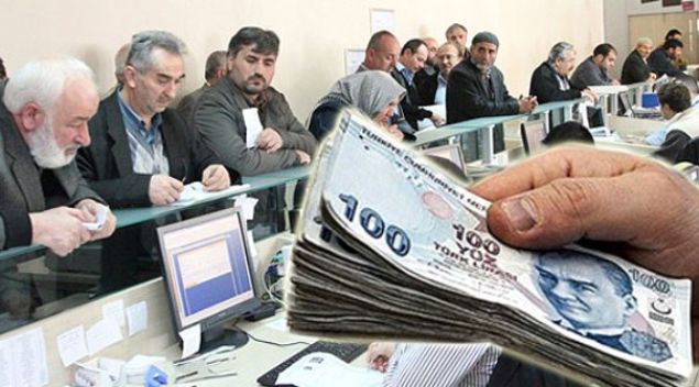 Yani enflasyon fark oluursa, toplu szlemede belirlenen zam oranlar ykselecek. Bu arada emeklilerin Ocak ve Temmuz'da maalaryla birlikte, her ay verilen net aylklarnn yzde 4' oranndaki ek demeler de ykselecek..     Kaynak: Takvim 