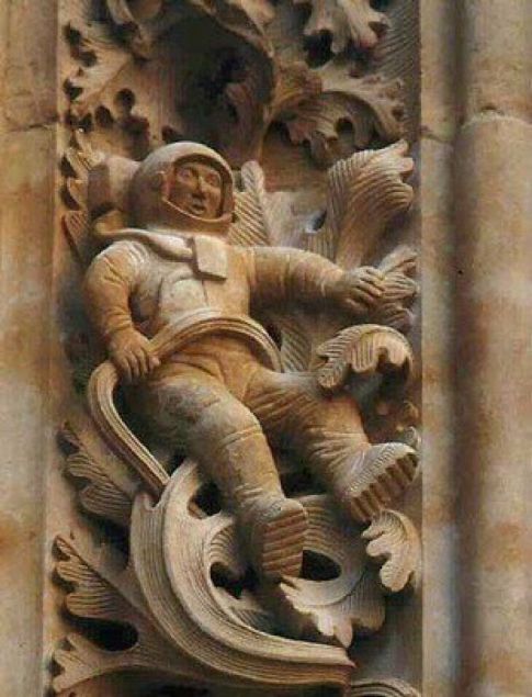           spanya'nn Salamanca blgesinde 1102 ylnda ina edilen grkemli Ieronimus Katedrali'nde, mitsel figrlerin yann bu astronot figr bulundu. Neredeyse bin yllk olan figrlerde astronot'a ok benzer bir eklin olduu ilk bakta gze arpyor. Bu eklin neden izildii ve nasl izildii ise merak konusu...           