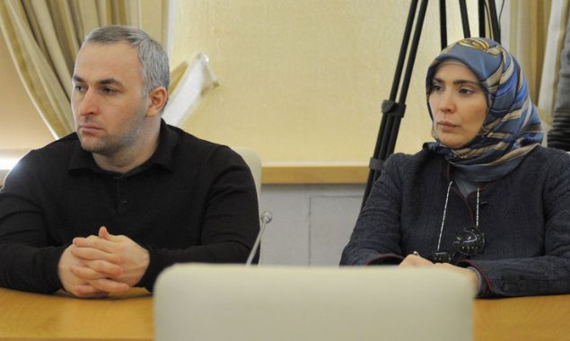  Ancak imdiden Rusyadaki Mslmanlar ve Al Jazeerann da aralarnda bulunduu Almanya, ran, Endonezya, Bosna Hersek ve baka lkelerden basn kurulularnn desteini toplad.       