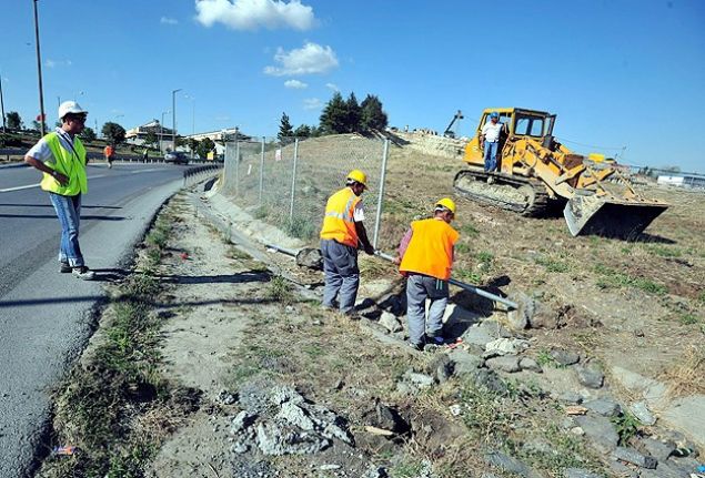 K�MLERDEN BELGE �STENECEK?<br><br>    Emekli olmasa bile emeklilik, ya�l�l�k veya malull�k ayl��� almaya hak kazanm�� olan ta�eron i��ileri kadroya ge�irilmeyecek. A�a��da yer alan ki�ilerden, emeklilik, ya�l�l�k veya malull�k ayl���na hak kazanmad���na ili�kin belge istenecek: 