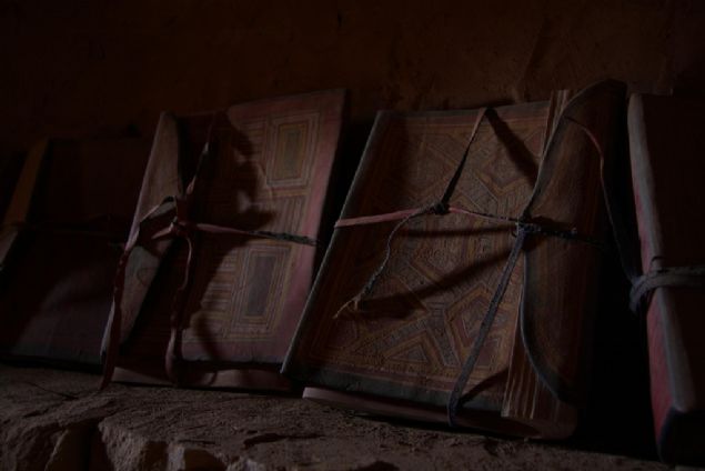     Haclar iin Mekke'ye giden yolda birincil toplanma yeri, hatta kendi bana bir kutsal ehir olarak bilinir ve zamanla 'slam'n yedinci kutsal ehri olan' Ktphaneler ehri 'olarak kabul edilir.   