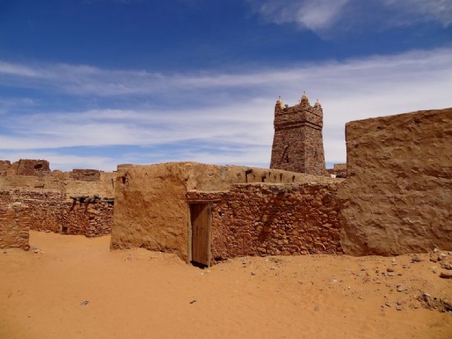     Buras, bir zamanlar mtevazi bir ortaa metropolyd ve 20.000 kiiye ev sahiplii yapyordu. Bu ehir, Bat Afrika'da bilim, din, hukuk, tp, matematik ve astronom bilginleri iin bir merkezdi.   