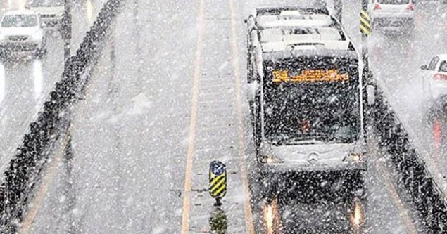  Omega i�aretinin �ukurlu olan k�sm�nda biz kald�k. Tepe olan k�s�mlar�nda Avrupa ve do�umuzdaki K�rgizistan, Tacikistan kald�. Biz ortada s�cak kesimde kald�k. Sa��m�zda ve solumuzda so�uk hava var ama bize gelmiyor.�      