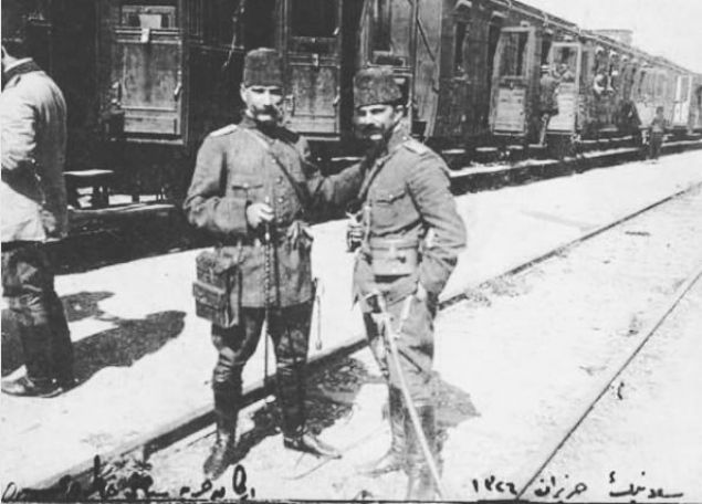   Kdemli Yzba Mustafa Kemal Bey (Atatrk) ve zzetin Bey (allar) Selanik Tren Gar'nda...(1910)     