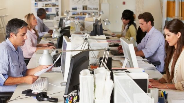  Sel�uk �niversitesi ge�ti�imiz g�nlerde Devlet Personel Ba�kanl��� taraf�nda yay�mlam�� oldu�u ilana g�re b�nnyesine 3 hem�ire, 1 Sa�l�k Fizik�isi ve 1 Biyolog olmak �zere toplamda 5 s�zle�meli personel al�m� yapacak. Adaylar ba�vurular�n� istenilen belgeler ile birlikte �ahsen yamalar� gereklidir.    Ondokuz May�s �niversitesi : Ondokuz May�s �niversitesi b�nyesine toplamda 47 ki�ilik bo� kadro ile S�zle�meli personel al�m� yapaca��n� belirtti. �lana g�re Ondokuz May�s �niversitesi hem�ire al�m� yapacak. Ayr�ca adaylardan bu y�nde Kamu Personeli Se�me S�nav� �art� aranacakt�r.    Adnan Menderes �niversitesi: Adnan menderes �niversitesi 3 Hem�ire, 6 Sa�l�k Teknikeri ve 3 Di�er Sa�l�k Personeli olarak �zere toplamda 12 s�zle�meli personel al�m� yapacak.  