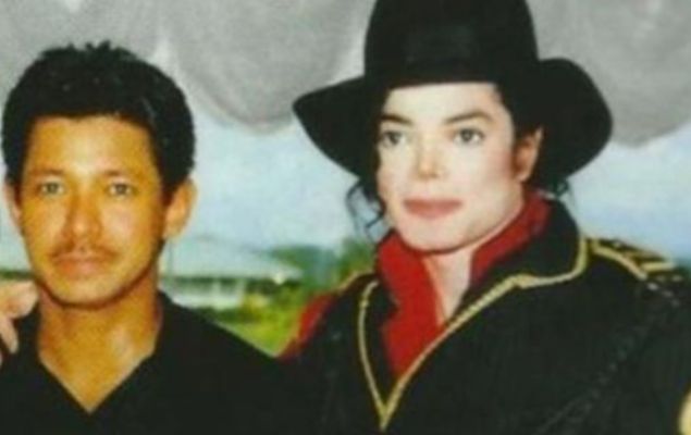                                                                 Faiq hen�z 7 ya��ndayken babas� Jefri, 50. ya� g�n�n� kutluyordu. Jefri Bolkiah, do�um g�n� kutlamas�na Michael Jackson'� getirerek konser verdirtti.                                                       