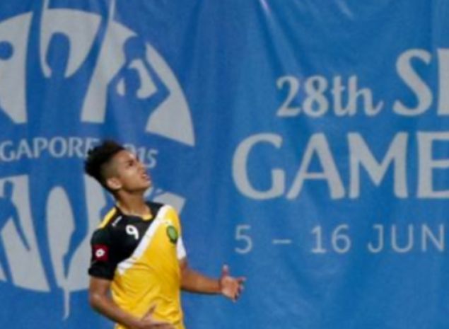                                                                 2013 y�l�nda Arsenal taraf�ndan denendi. Top�ular ile 2013 y�l�nda Lion City Cup adl� organizasyonda forma giydi. Bu turnuva sonras�nda Chelsea'den iki y�ll�k teklif alan Faiq, Londra ekibini reddederek 3 y�ll�k s�zle�me sunan Leicester City'e transfer oldu.                                                       