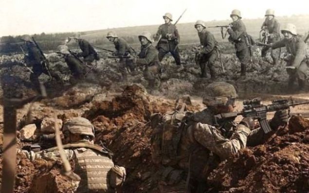 B�y�k bir �eyin d��t���n� g�r�yorum. Hemen yan�nda kanl� bir han�er duruyor. Sonras�nda da darbe etkisi �ok a��k olacakt�r. �ki ki�i hiyerar�ik s�ralamada ���nc� s�rada olan birini �ld�recek.  