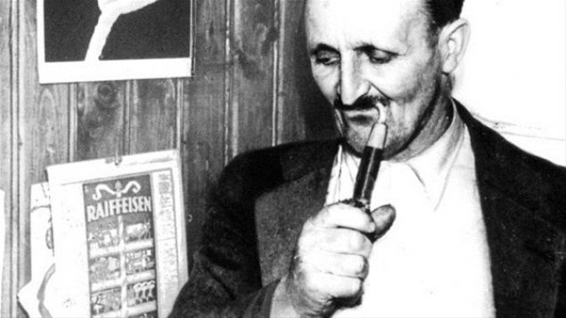 1894 y�l�nda Almanya'da do�an Alois Irlmaier (�l�m� 1959) profesyonel bir sondaj kuyu kaz�c�s�yd� ve �ubuk ile maden aray�c�s� olarak �al���yordu.      