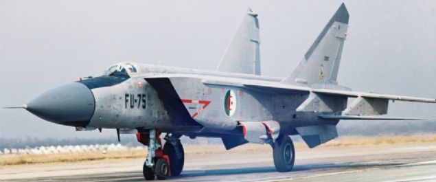  Cezayir: 120 sava� u�a��: 13 adet MiG-25, 32 adet MiG-29, 23 adet SU-24, 52 adet SU-30,     Sipari� verilen: 6 adet SU-30  