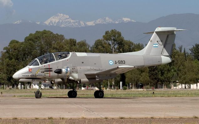  Arjantin: 49 sava� u�a��: 24 adet A-4, 25 adet IA-58    Sipari� verilen: 22 adet IA-63  