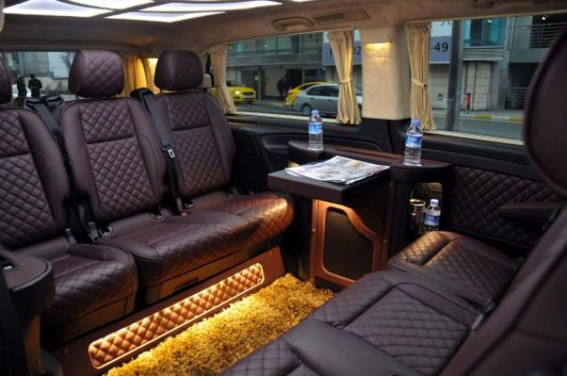 stanbulda Atatrk Havalimannda olduu gibi yapm devam eden nc havalimannda da bu aralarla hizmet vereceiz. Filomuzda ayrca zel tasarlanan 8+1 kapasiteli minibste bulunuyor. Bu aracmzda TV ve cretsizi internet hizmetini mterilerimize sunuyoruz dedi.     