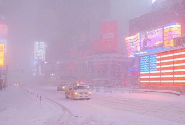 ABD'nin kuzey dou eyaletlerini etkisi altna alan karn kalnl 1 metreyi at. Baz yerlerde hava scakl - 30 dereceye kadar dt.  
