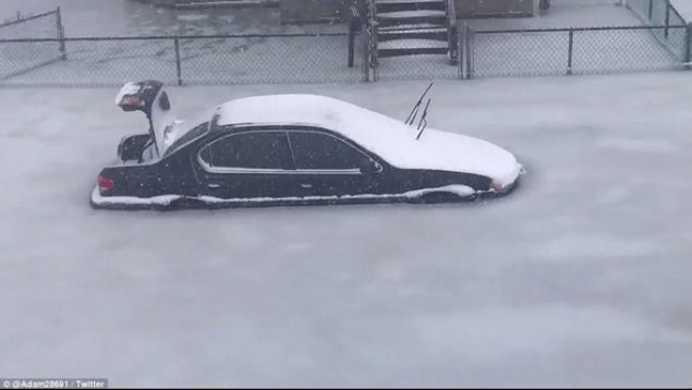 Ge�en hafta New York Valisi Andrew Cuomo, kar ya���� ve buzlanma nedeniyle eyalette acil durum ilan etmi�ti.     